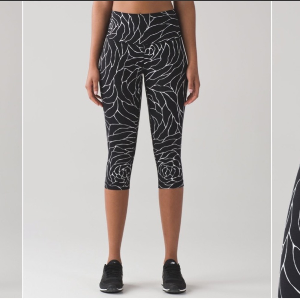 EUC Lululemon Wunder Under Hi-Rise 1/2 Tight *Full-On Luxtreme 17"